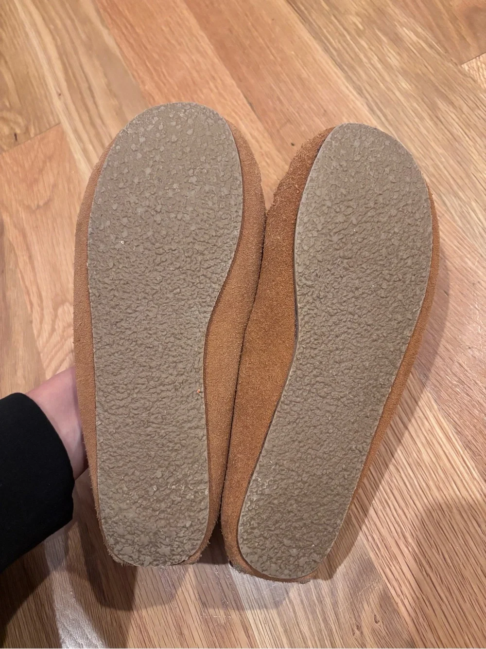 Minnetonka Womens Brown Suede Faux-Fur Lined Moccasin Slippers. Size 8.